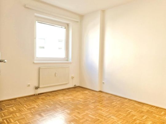 Urfahr Wischerstraße! Sonnige 102 m² Wohnung inkl. Loggia, 4 Zimmer, Küche möbliert, WG-geeignet! Uni- u. Straßenbahnnähe! - Photo 1