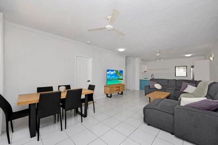 Modern 2-Bedroom Unit with Pool – Close to City and The Strand - Photo 4