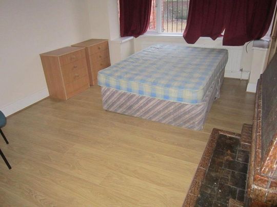 5 bedroom semi-detached house to rent - Photo 1