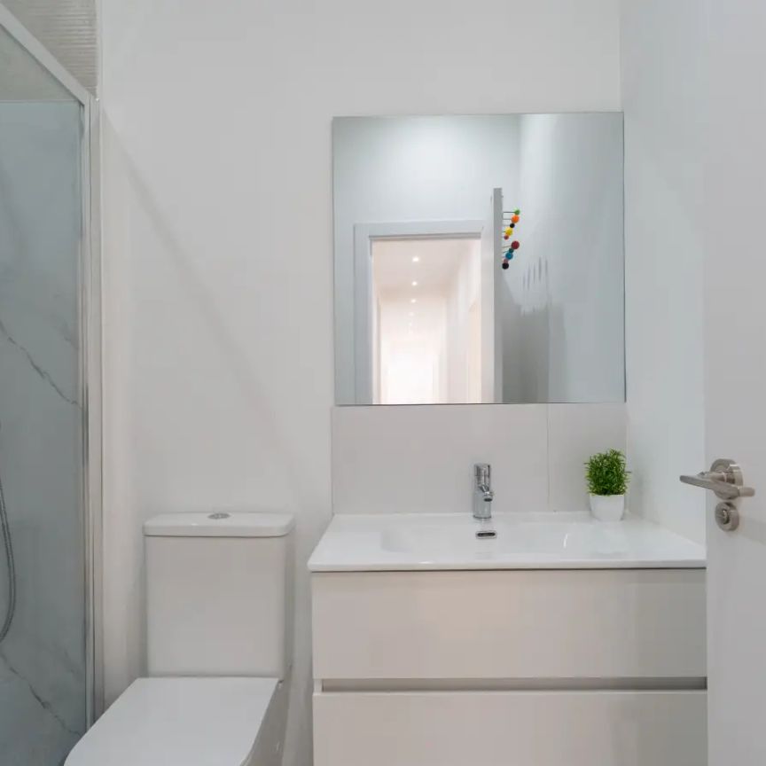 Room in a shared 6-bedroom apartment for rent in Castillejos, all bills included - Photo 1