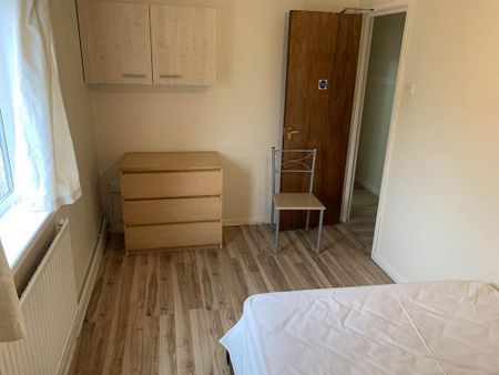 2 bedroom flat to rent - Photo 5