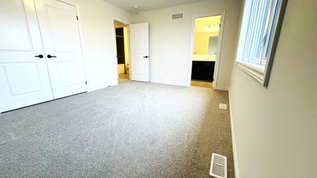 For Lease - 375 Benninger Drive, Kitchener, Ontario - Photo 4