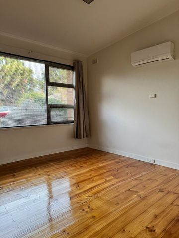 Three&sol;Four Bedroom Contemporary Home - Photo 4