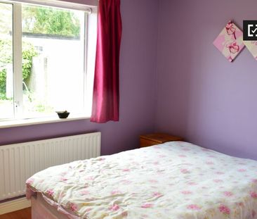 Light room in 4-bedroom apartment in Dublin - Photo 2