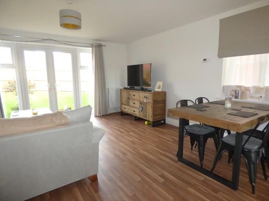 3 bedroom semi-detached house to rent - Photo 1