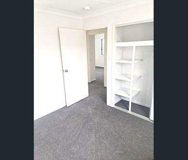 4 BED- 2 BATH FULLY DUCTED AIR-CONDITIONED TOWNHOUSE - Photo 3