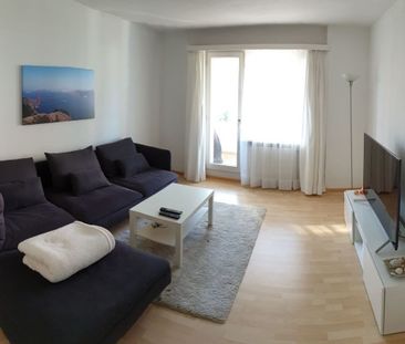 Charming 3.5-room apartment with balcony and view - Photo 1