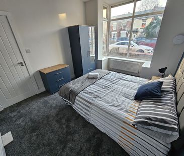 Tonge Moor Road, Bolton - Photo 1