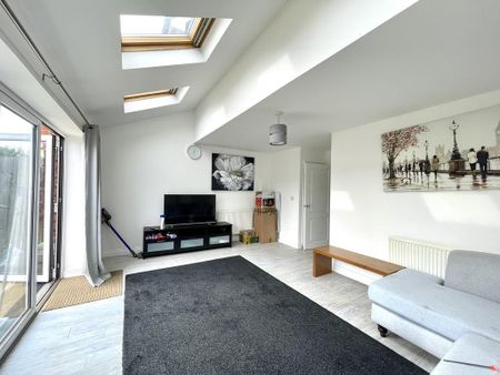 3 bedroom semi-detached house to rent - Photo 2