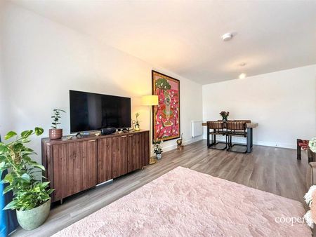 House - Photo 5