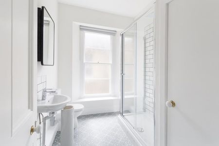 1 Bed Flat - Photo 5
