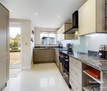 3 bedroom semi-detached house to rent - Photo 6