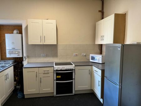 4 bedroom flat to rent - Photo 5