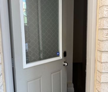 For Lease - 4 Adamsville Road, Brampton, Ontario - Photo 6