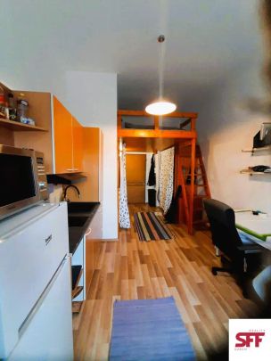 Dlouhodobý pronájem kompletně zařízeného studia u metra I.P. Pavlova - Praha 2, Nové Město - Фото 1