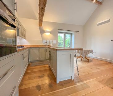 LET PRIOR TO MARKETING 3 Bedroom family home in a desirable location - Photo 3