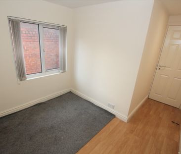 4 Bedroom Town House, Chester - Photo 2