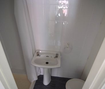 To Let 1 Bed Flat - Photo 4