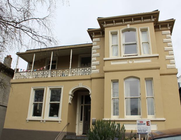 Boarding House Room on Pitt Street - Photo 1
