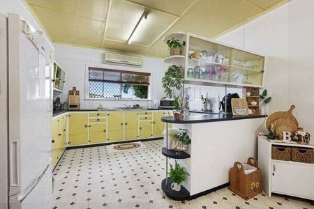 Svensson Heights - Photo 2