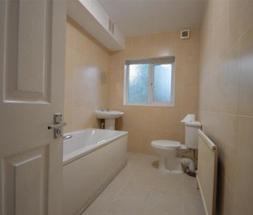 2 bedroom ground floor flat to rent - Photo 3