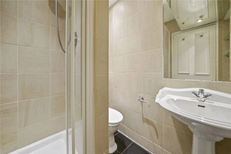 3 bedroom flat in St John's Wood - Photo 5