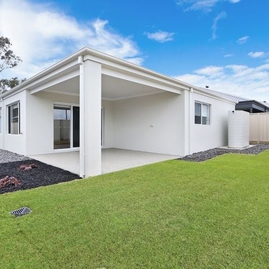 Stylish 4-Bedroom Family Home – Comfort, Space & Convenience - Photo 1
