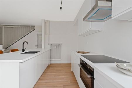 Vernieuwd duplexappartement met 2 slaapkamers - Photo 3