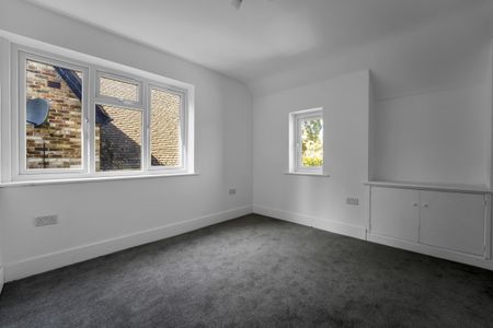 Warren Road, Uxbridge, UB10 - Photo 3