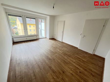 Attraktive, teilsanierte 2-Zimmerwohnung mit schönem Balkon! - Photo 2