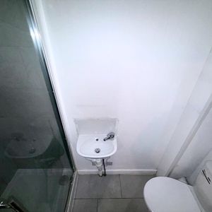 Studio Flat, High Street, HA3 - Photo 3