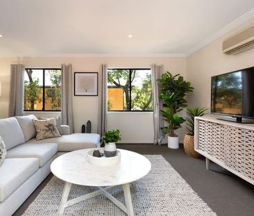 Your own private courtyard! - Photo 2