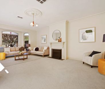 Picture Perfect & Stunning Location - Photo 4