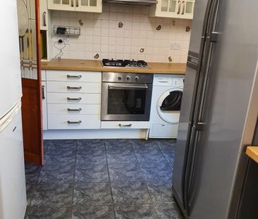 3 Bed Terraced House, Smith Close, SE16 - Photo 2
