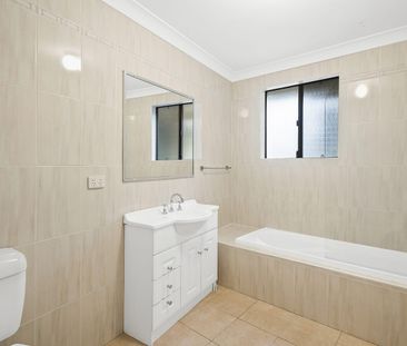 Stylish 2-Bed Townhouse in Fairy Meadow - Photo 4