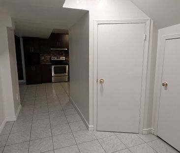 For Lease - 8 WATERFALL Road, Vaughan, Ontario - Photo 3