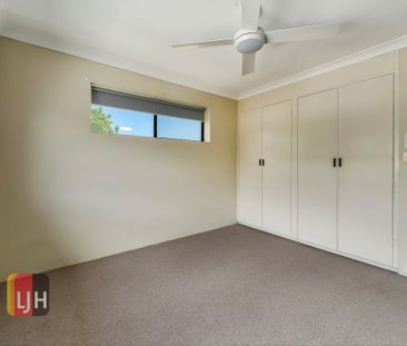 ONE OF THE BIGGEST TWO BEDROOM UNITS IN PRIME LOCATION! - Photo 5