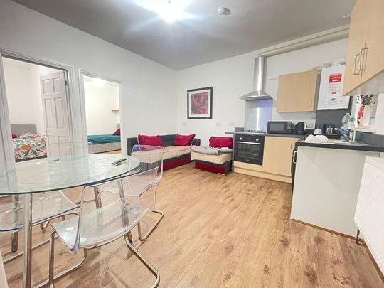 3 bedroom flat to rent - Photo 1