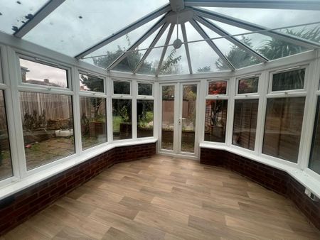 6 bedroom flat to rent - Photo 2