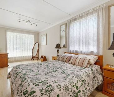 FOR RENT - PICTURE-PERFECT FAMILY HOME - Photo 5