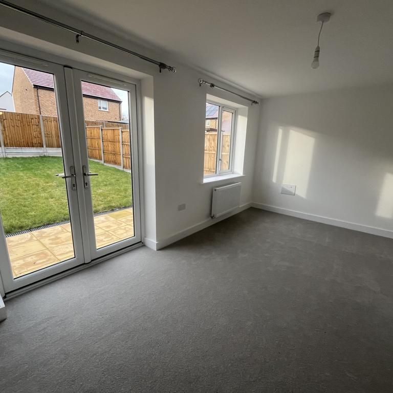 3 bedroom semi-detached house to rent - Photo 1