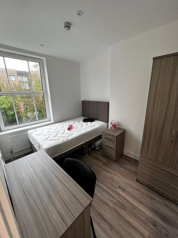 Student Properties to Let - Photo 2