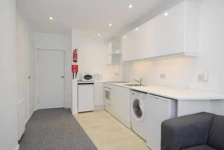 3 bedroom flat to rent - Photo 5
