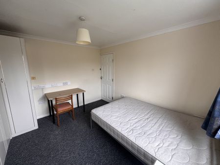 Brentwood Crescent, Badger Hill - P1638 - Photo 3