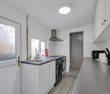 2 bedroom terraced house to rent - Photo 4