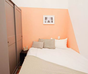 Room in a shared 5-bedroom apartment for rent in la Nova Esquerra de l'Eixample - Photo 5