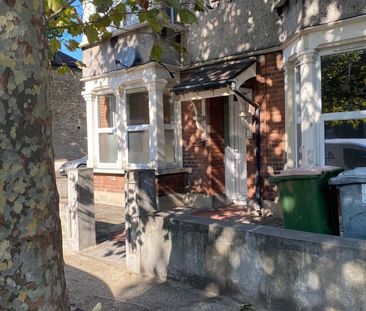 2 Bed Flat, Henniker Gardens, E6 - Photo 6
