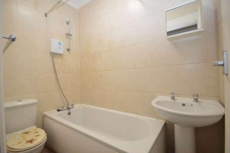 Addlestone, KT15 - Photo 4