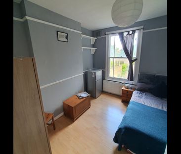 Room in a Shared House, Ashmead Road, SE8 - Photo 5