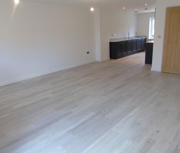 3 bedroom semi-detached house to rent - Photo 4